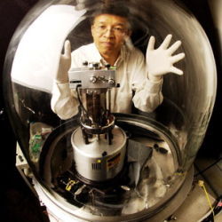 Professor Gang Chen with vacuum chamber