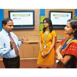 Wipro Technologies senior VP with on-the-job training participants