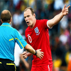England's Wayne Rooney questions referee Jorge Larrionda