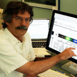 University of Oregon physicist Michael Raymer