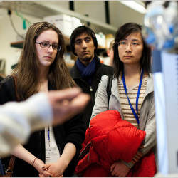 students visiting Yale engineering lab