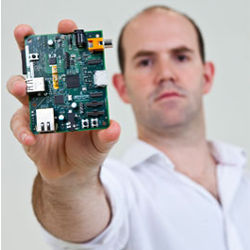 Eben Upton w Raspberry Pi prototype