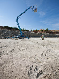 laser scanner mounted on a cherry picker 