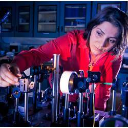 UC San Diego researcher Mercedeh Khajavikhan in the lab