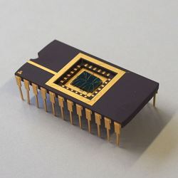 A chip containing a memristor.