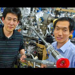 Gao Liu and Wanli Yang of Berkeley Lab 