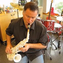 Olaf Diegel playing 3-D printed saxophone