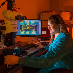 Sandia researcher Rachelle Thompson