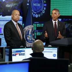 U.S. President Barack Obama talks to Secretary of Homeland Security Jeh Johnson (left) at the National Cybersecurity and Communications Integration Center.