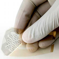 The smart bandage is fabricated by printing gold electrodes onto a thin piece of plastic.