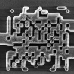 An overhead view of a new beamsplitter for silicon photonics chips that is the size of one-fiftieth the width of a human hair. 