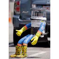 HitchBOT trying to get a ride to San Francisco.