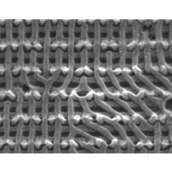 A mesh structure based on block copolymers. 