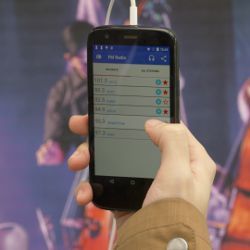 smartphone receives FM radio signal