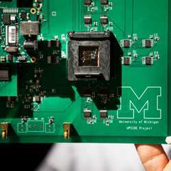 The memristor chip.