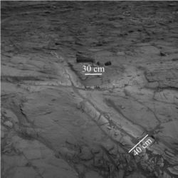 Bedrock fractures on Mars