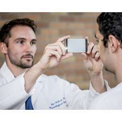 A snapshot on a smartphone can detect a concussion.