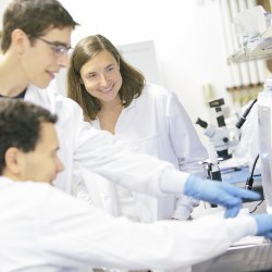 MSU Assistant Professor Anja Kunze and students in lab