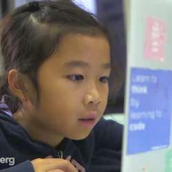 A Chinese girl in a coding class.