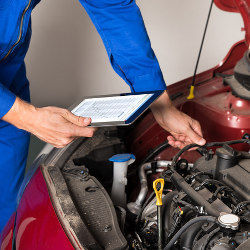 auto mechanic with tablet