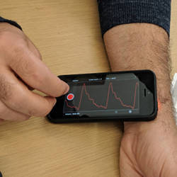USC assistant professor Niema Pahlevan demonstrates the new apps ability to capture a pulse wave using the smartphone camera.