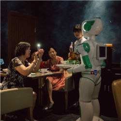 Robot waiter, Shanghai