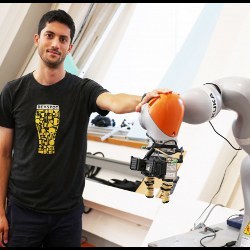 MIT Ph.D. student Lucas Manuelli and a Kuka robot