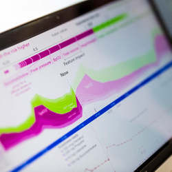 The system uses a patients health to predict the risk of hypoxemia before and during surgeries