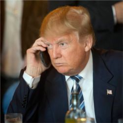 Trump, cellphone