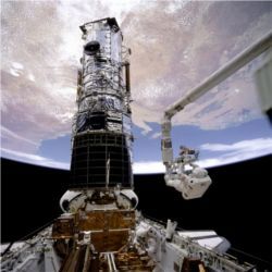 Servicing Hubble Space Telescope