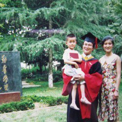 USTC graduate and his family