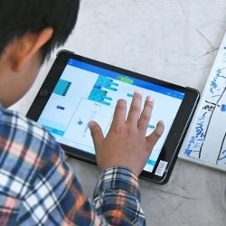 Japanese student writes a program on a tablet