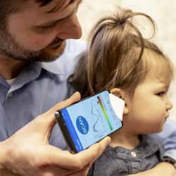 Examining fluid accumulation in a child's ear with a smartphone.
