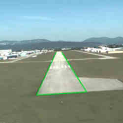 The software highlights the aircraft's landing path.