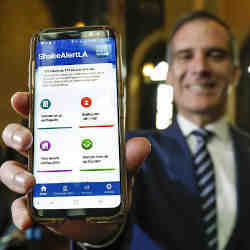 Los Angeles mayor Gil Carcetti demonstrating the ShakeAlertLA app.