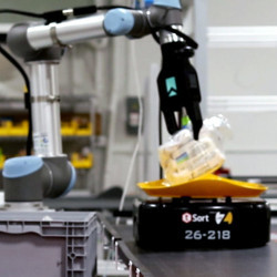 piece-picking robotic arm