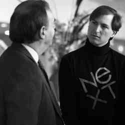 Steve Jobs chats with Olivettis Vittorio Cassoni at a 1990 event.