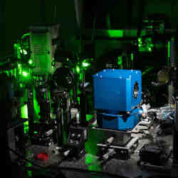 Experimental equipment, including a diamond anvil cell (blue box) and laser arrays.