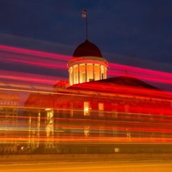 Photography technique shows cars as a blur as they pass a state capitol building