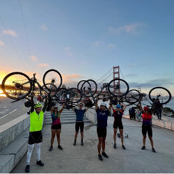 MIT Spokes riders in front of the Golden Gate Bridge